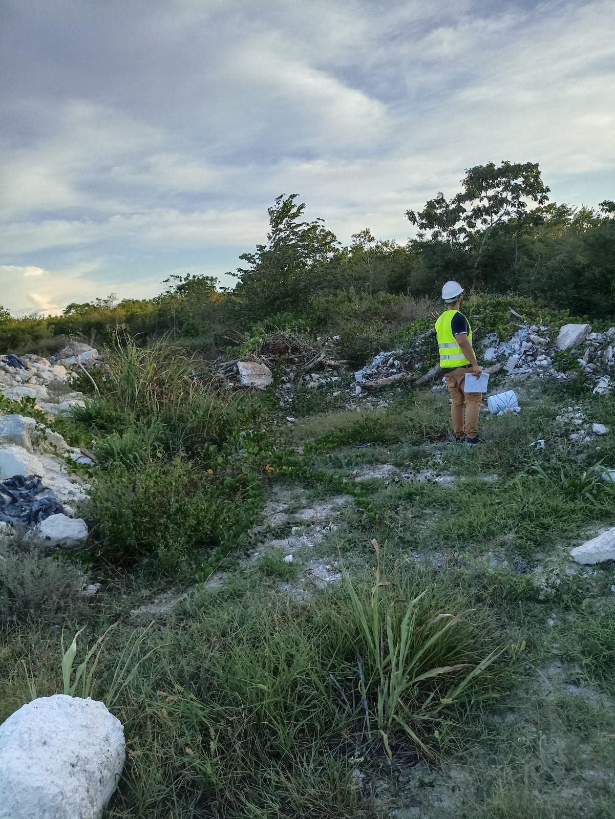 Empresa Geofisik en trabajo de reconocimiento de campo